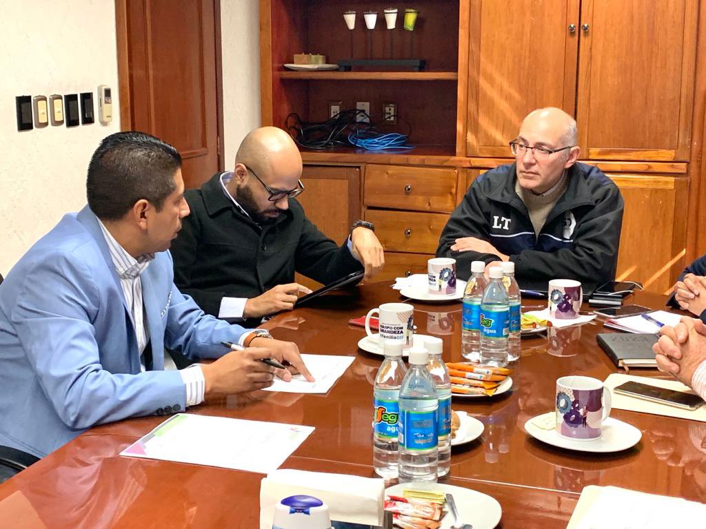 lalotrujillof's tweet photo. Impulsamos acciones que garanticen a las familias una alimentación saludable; por eso, este día me reuní con el Director del @DifYuriria #RogelioSalazar para brindar alimentos #Sanos, #Variados y #Suficientes en los centros educativos. https://t.co/KpYEzEK2D5
