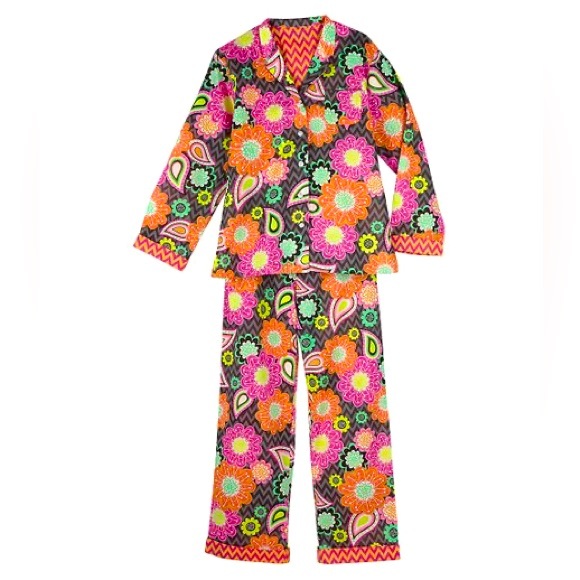 So good I had to share! Check out all the items I'm loving on <a href="/Poshmarkapp/">Poshmark</a> #poshmark #fashion #style #shopmycloset #boohoo #marmot #verabradley: posh.mk/ujbHSjDFUwb