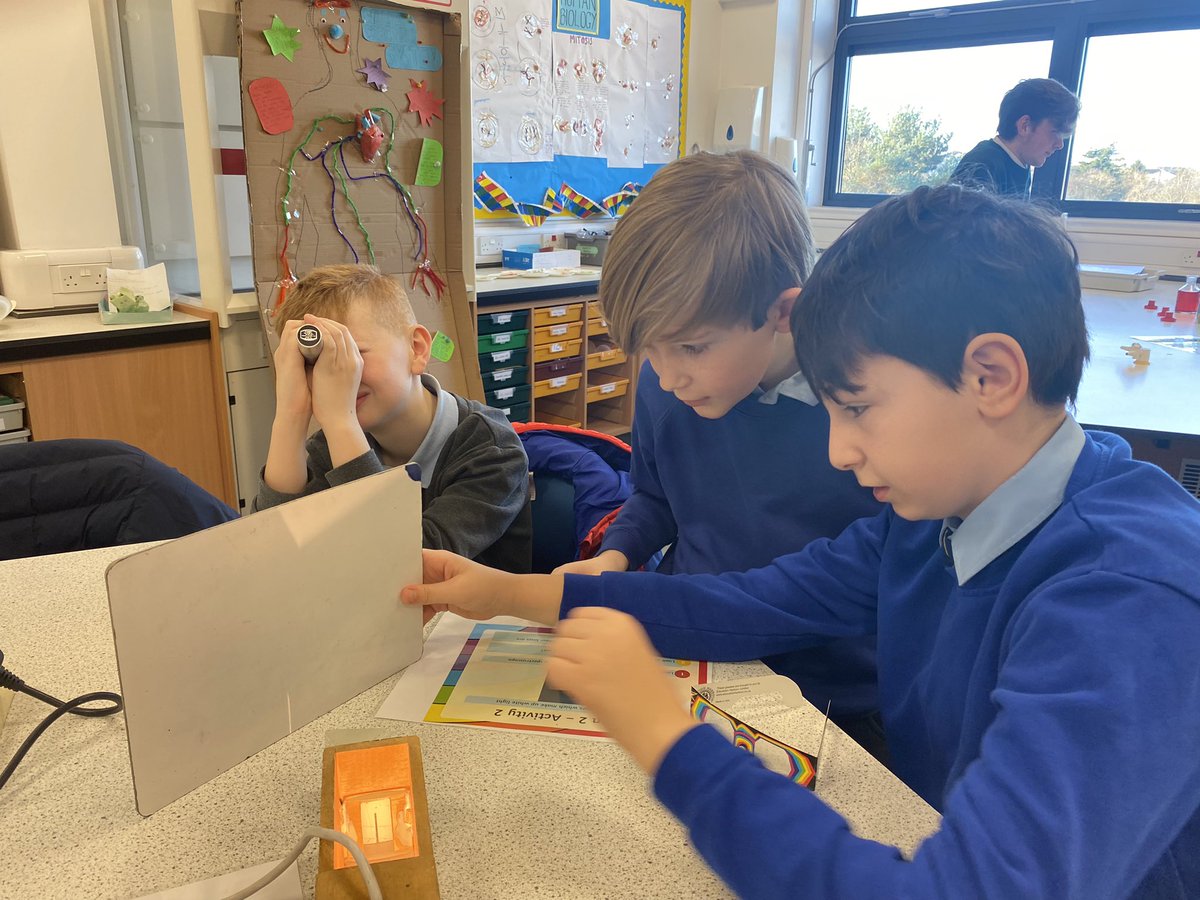 What a wonderful way to wrap up the last P7 #science transition with <a href="/OxgangPs/">Oxgang Primary School</a> visiting us up <a href="/KirkintillochHS/">KHS</a> for some rainbow science  🧬 🧫 🧪 Thank you to our fab Young STEM Leaders for helping! #STEM #kirkyproud