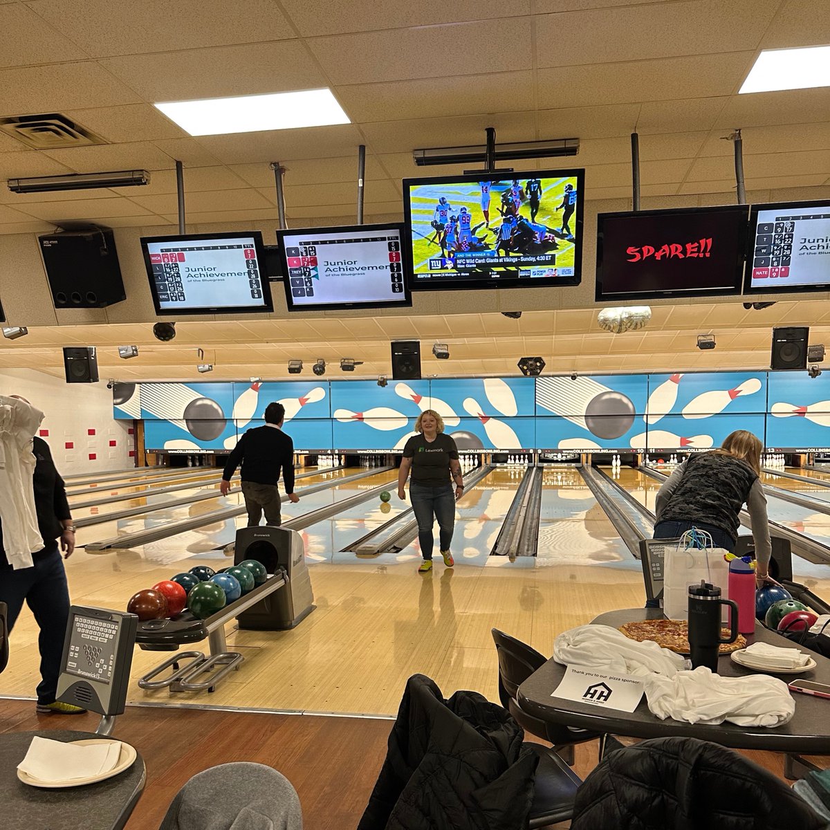 lexmark's tweet photo. #Lexmark was a proud sponsor of the @JABluegrass Bowl-A-Thon on January 13. 🎳 

The team played exceptionally well and was represented by Lexmark's diversity network group, Linked.  

#JABluegrass #JAB #JuniorAchievement #Bowling https://t.co/dY2acTybiA