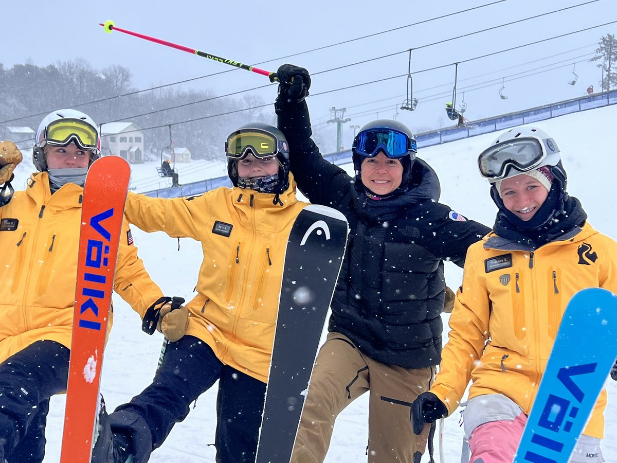 PineKnobSkiing's tweet photo. Heidi Ettlinger, PSIA Alpine Team Alumna Member, visited #SkiPineKnob this week & for 2 days she conducted instructor training clinics. โท๏ธ
๐ฟ Participants had a great time & are excited to use newfound skills & techniques.
โญ๏ธ @PSIAAASICentral
#PSIA #SkiInstructors #WomenSkiing https://t.co/5u9zLK3o1B