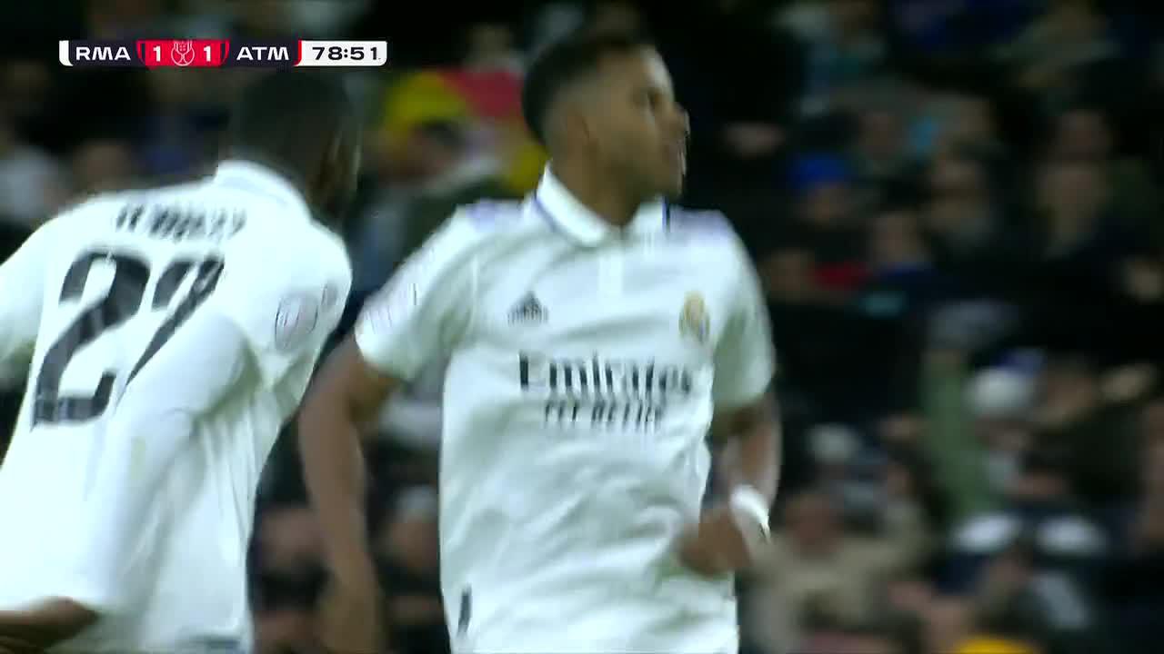 RODRYGOLAZO 💥

10 minutes after coming off the bench, Rodrygo gives Real Madrid a lifeline.  👀

📽️ @ESPNFC