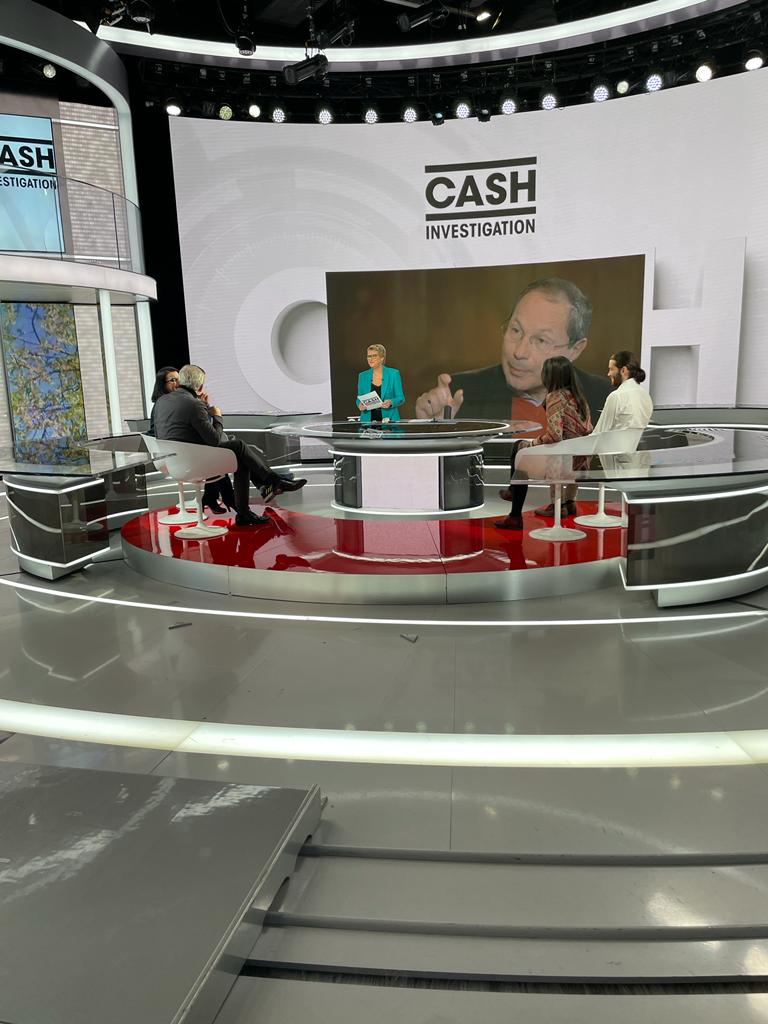 cashinvestigati's tweet photo. #cashinvestigation A suivre un débat animé par @EliseLucet. Entreprises et écologie, s'agit-il de deux mondes irréconciliables ? Est-ce un mariage impossible ? @cashinvestigati une enquête, un débat, des solutions https://t.co/udzEb9wTdr