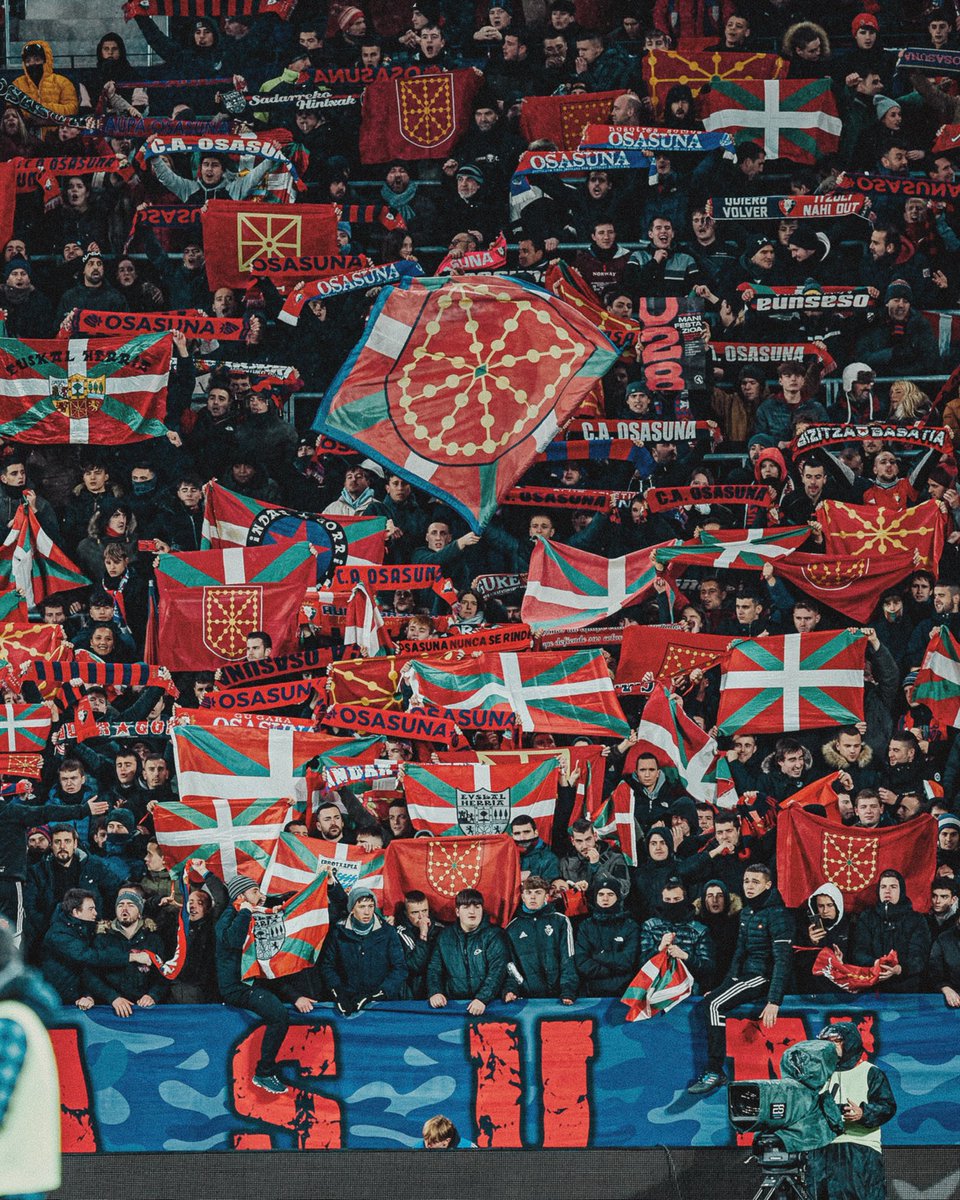 ideiazabaldub's tweet photo. Azkenean bi euskal talde arituko dira Kopako final erdietan, Osasuna eta Athletic, zorionak biei!
Eta Realak nahiz eta atzo galdu egin zuen erronka handiak ditu oraindik aurretik, Champions-erako sailkapena eta Europa League-ko kanporaketa. Goazen!
🇲🇰 #BasquePower https://t.co/SzlK3sVEgh