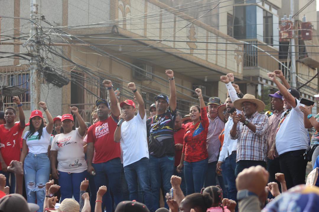 #AlMomento: Las calles de #Higuerote se desbordan de pueblo en rechazo a las sanciones y bloqueo.  Hoy #26Ene desde el municipio Brión de Barlovento decimos basta de #BloqueoCriminal.  

<a href="/PartidoPSUV/">PSUV</a> <a href="/NicolasMaduro/">Nicolás Maduro</a>