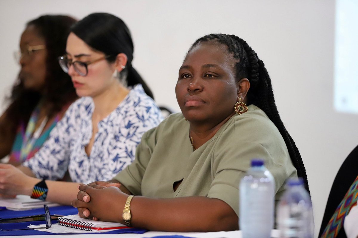 ViceColombia's tweet photo. Hoy desde #Tumaco, la Consejera @equidad_mujer, @Cleme_Carabali, lidera encuentro con mujeres, jóvenes y comunidades étnicas del Pacífico Nariñense. El objetivo es avanzar en el plan de acción del #Auto620 de 2017 y en la construcción de la #PazTotal en la región.
Sigue 👇🏾 https://t.co/ZZQelVVd93