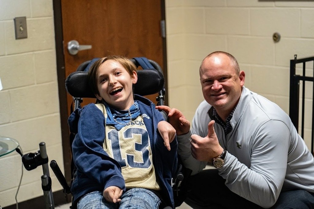 bartowschools's tweet photo. CLASS ACT: GT Head Football Coach Brent Key popped in today at Cass High, and while having a conversation with the coaching staff, he was introduced to a SUPER FAN! We're talking about Brayden Warren! Coach signed Brayden's jersey and invited him to an upcoming game! Class act! https://t.co/lxsVjT8rUa
