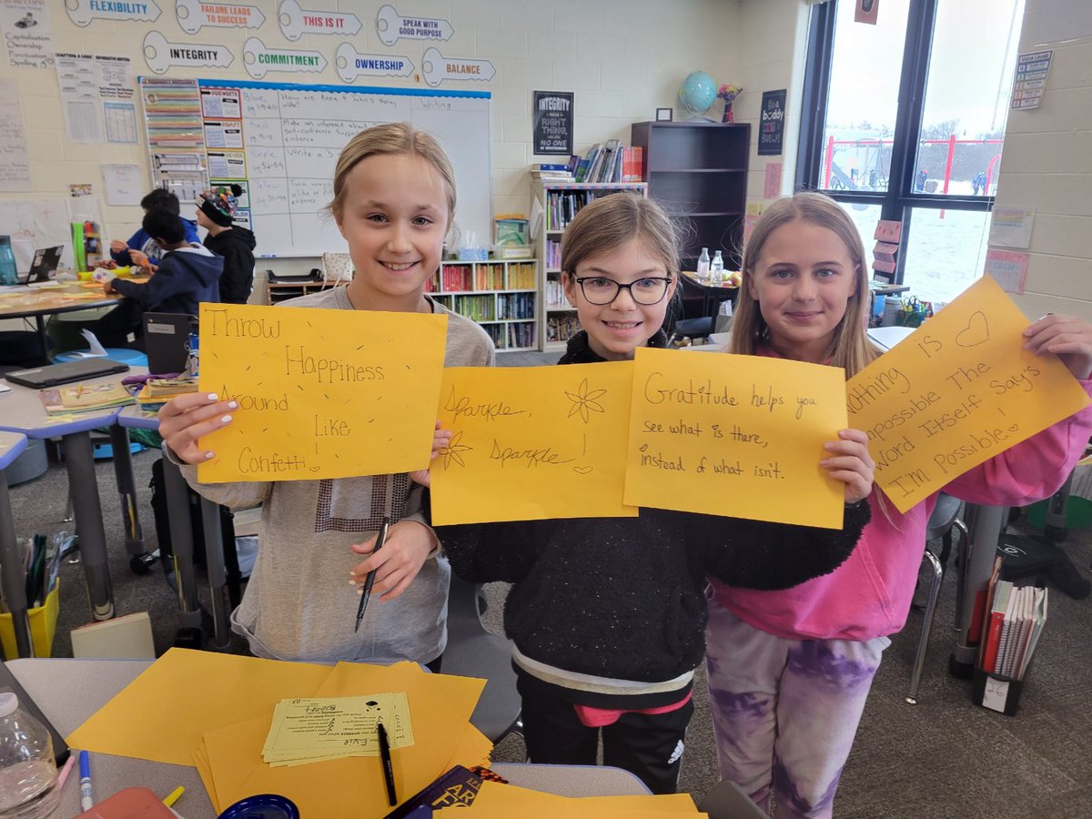 LinkLions's tweet photo. Our Sparkle Crew is busy preparing motivational and mindful gifts for Link school students! #sparklecrew #happinesshabits #weare54 #linknextlevel https://t.co/L39h0NHzo7