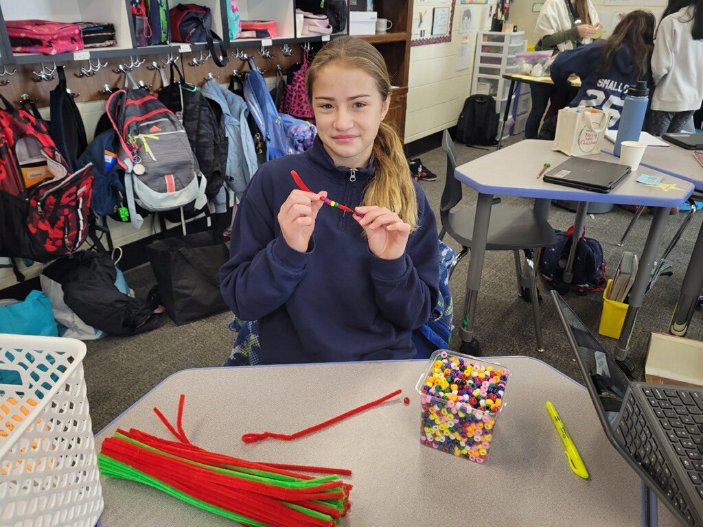 LinkLions's tweet photo. Our Sparkle Crew is busy preparing motivational and mindful gifts for Link school students! #sparklecrew #happinesshabits #weare54 #linknextlevel https://t.co/L39h0NHzo7
