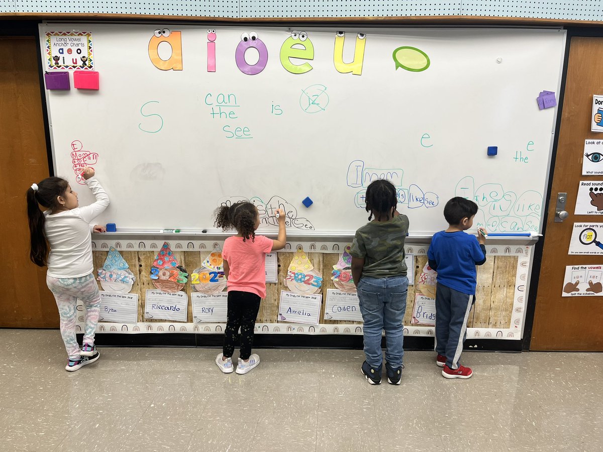 MrsHerrera_WCB's tweet photo. Working hard to learn those “quick” write words. Proud teacher! 📝#wcbpride #oneschoolmanystories https://t.co/Yrabhrd6LI