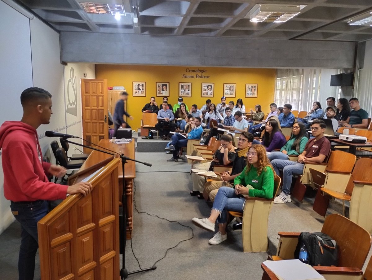 fedehuve's tweet photo. Presentes en el Encuentro Latinoamericano de Estudiantes por los Derechos Humanos 💪🏼
En la Universidad de Los Andes 🏔️
#EstudiantesxlosDDHH https://t.co/aa0NCAaAYZ
