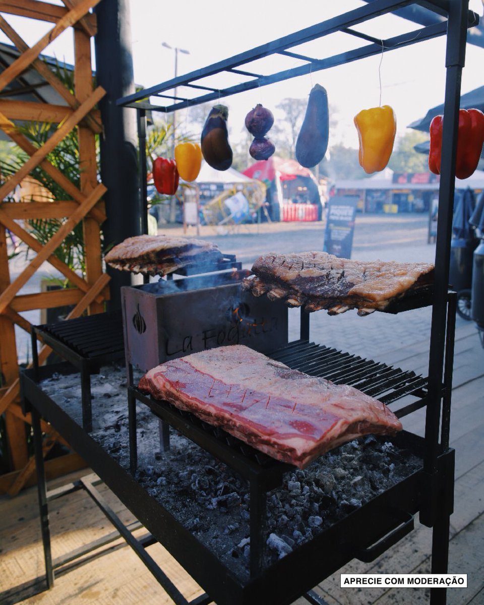 vamos de #tchêbt com o assado que combina com a Polarzinha no acampamento farroupilha! deu pra sentir o cheirinho daí também? 🤤🍻 #BebaComModeração