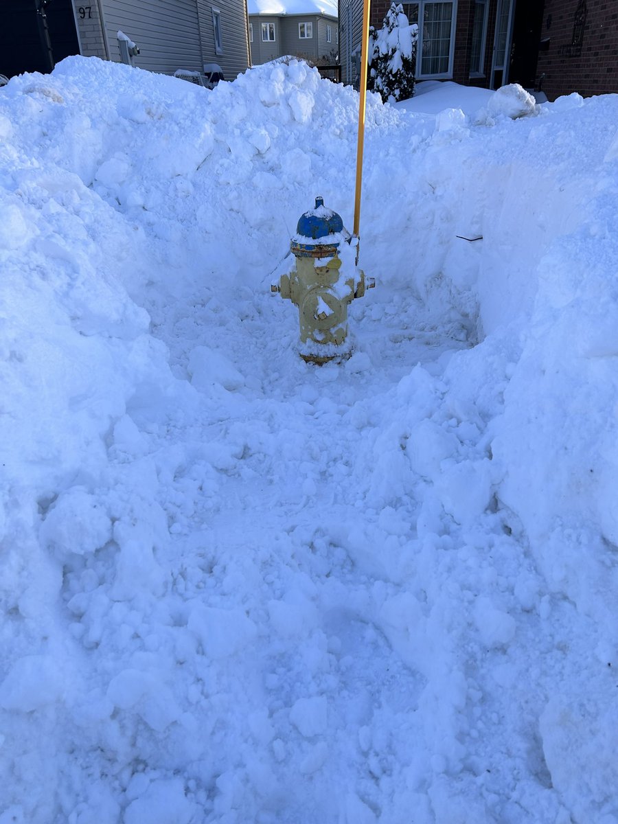 After that big snowfall #Ottawa , be a #HydrantHero - help keep your family &amp; neighbours safe by digging out fire hydrants! #OttFire Firefighters need to get to the hydrants quickly to protect people and property.
