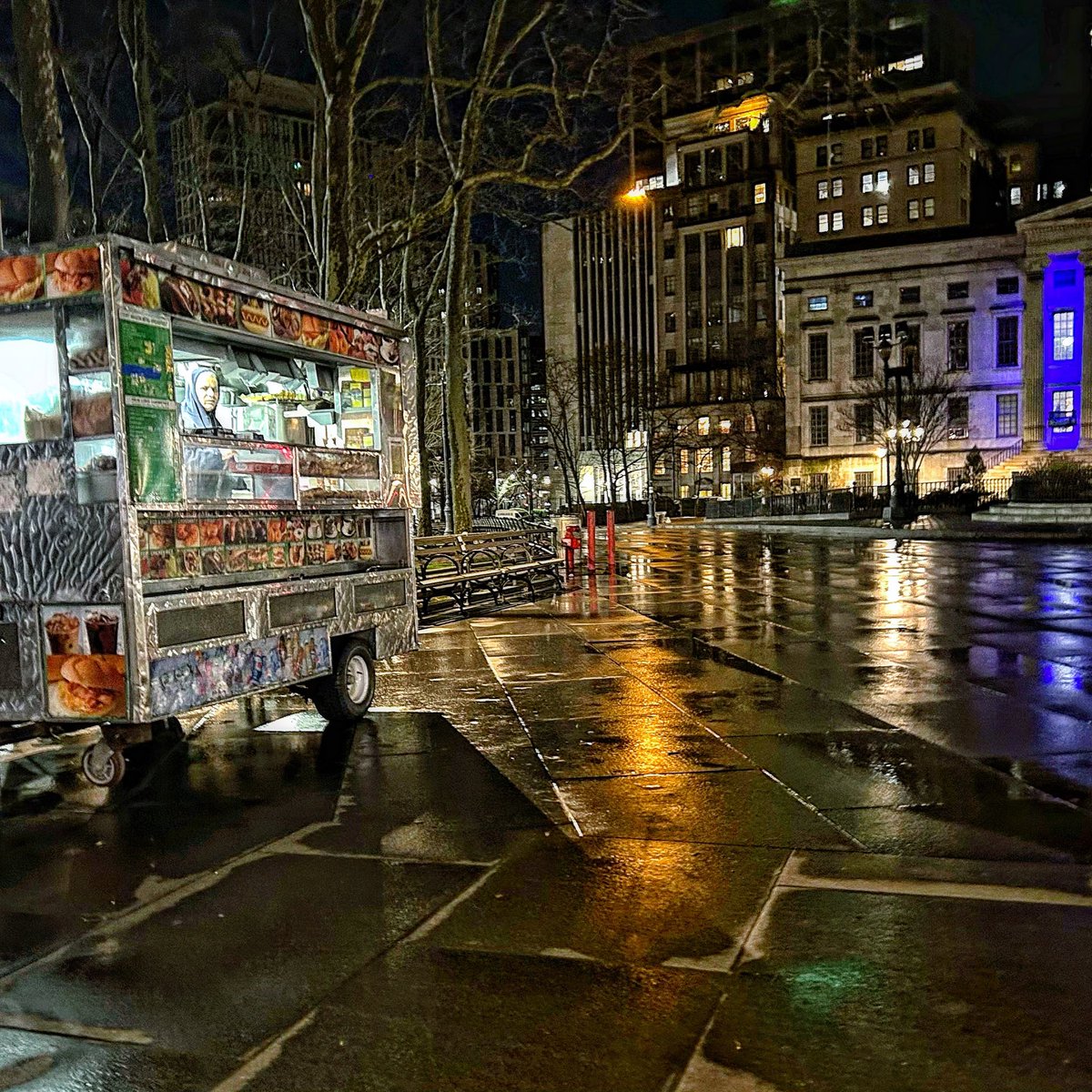 #boroughhall #brooklynheights #Brooklyn #morningcoffee #morningvibes #winter #StreetStyle #streetphotography #nystateofmind #NYC #brooklynphotography