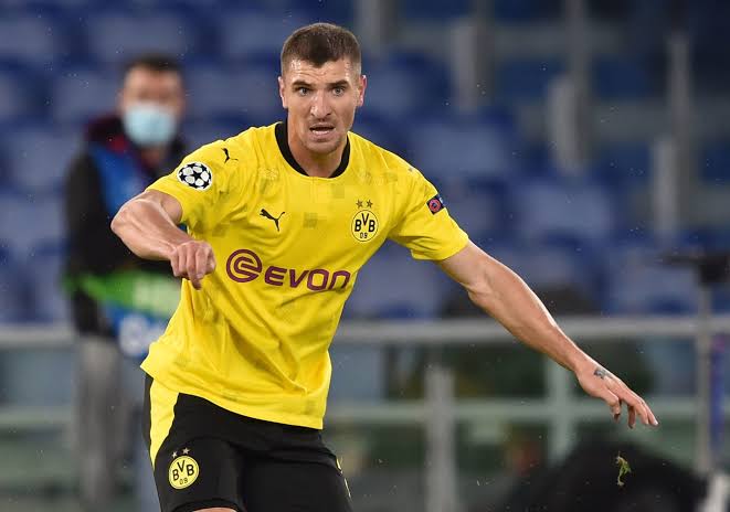 BvbMassa's tweet photo. O Borussia Dortmund está planejando o seu futuro sem Thorgan Hazard. O belga pode sair imediatamente. Ele é um dos "jogadores renegados" do elenco que será reconstruído. Emre Can, Thomas Meunier, Felix Passlack e Nico Schulz também estão na lista de partidas. [Funke Sport &amp; WAZ] https://t.co/TdxnIdZHuh