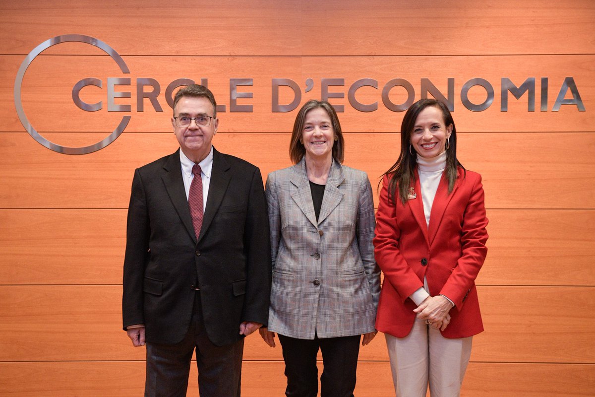La respuesta de España a la crisis energética en el @CdEconomia. Un lujo poder escuchar a estos grandes ponentes!

Con @BeatrizCorredor, presidenta de @RedeiaCorp, y Antonio Llardén, presidente de @enagas.                          #DebatsCercle