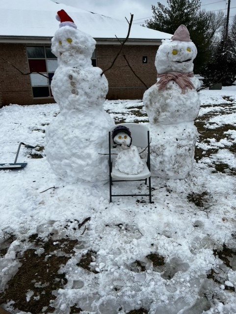 GreatCircleOrg's tweet photo. Our Springfield kiddos got bundled up and enjoyed their snow day with a snowman building contest. Check out their winter creations! https://t.co/lkJcRlls3o