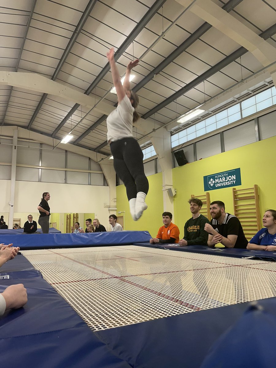 Miss Oakley tweet media