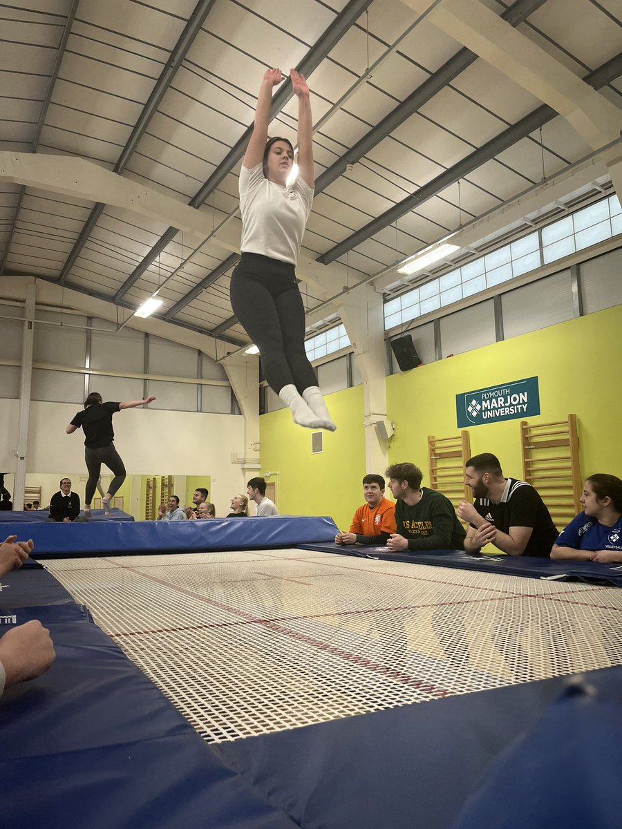 Miss Oakley tweet media