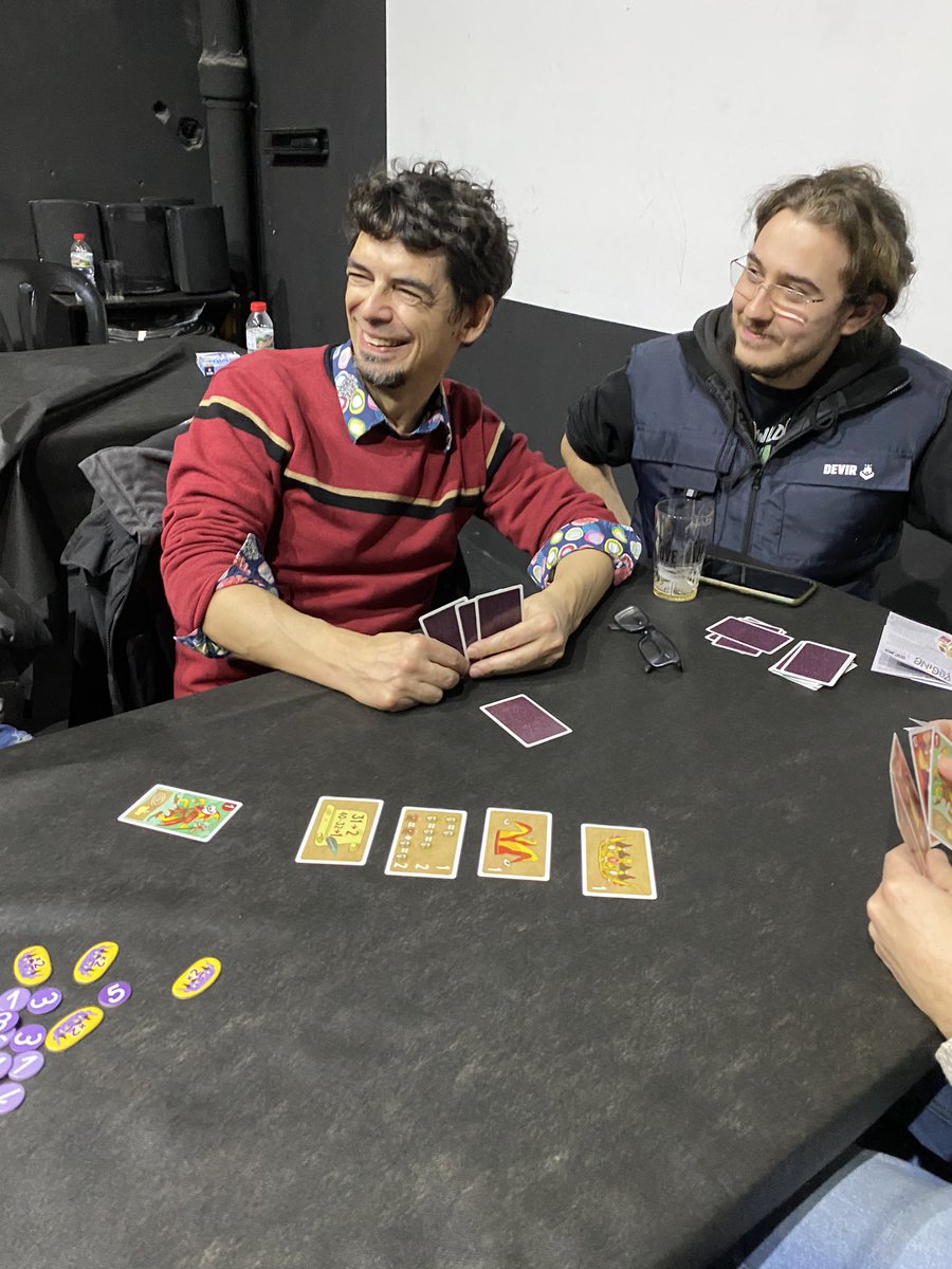 NicoCardonaDeni's tweet image. Highlight del #DevirFest és jugar al Regine amb el seu autor @jm_allue i tenir al demostrador ben alerta. Amb @jea_games i #Jose. Merci, @DevirCat
