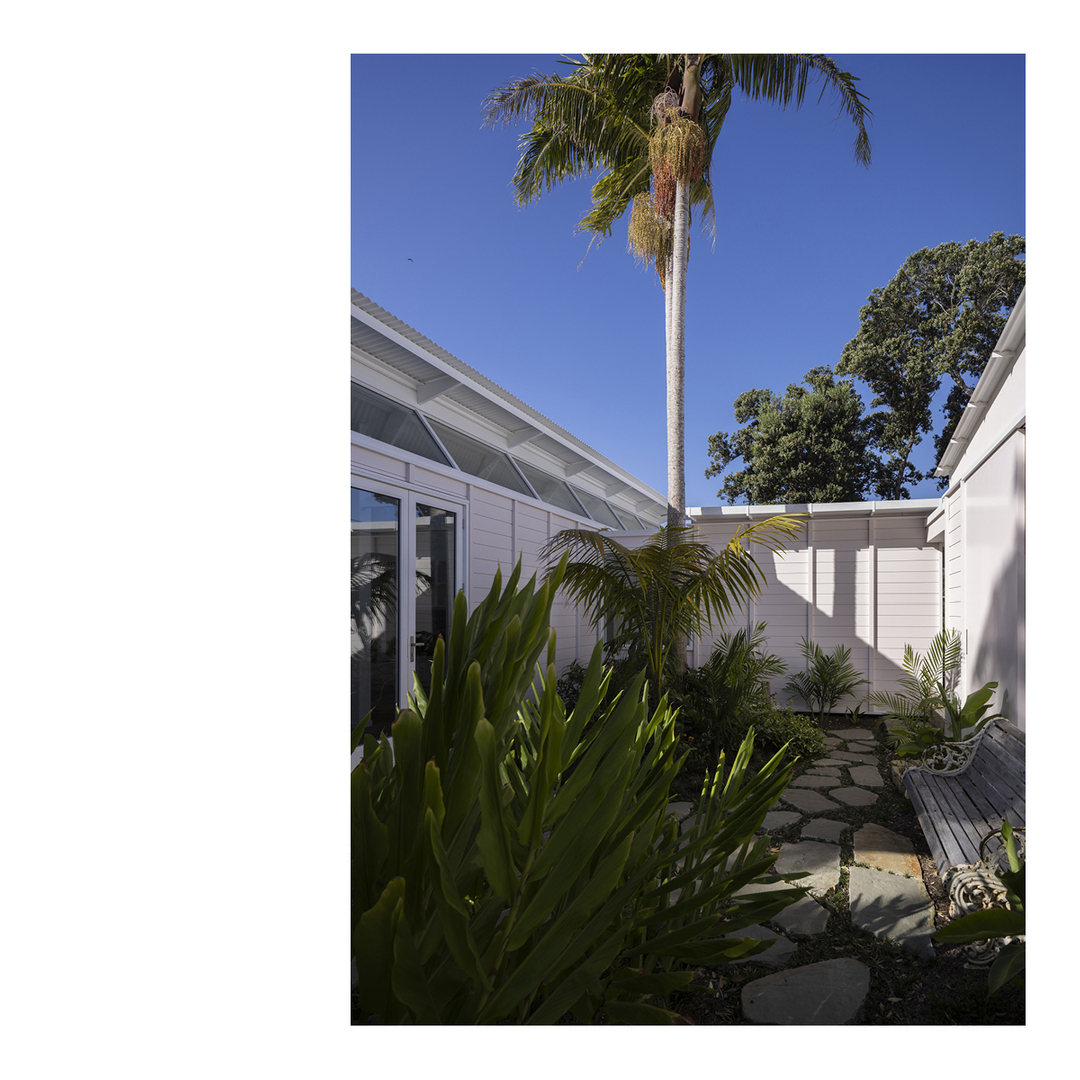 PacStudioNZ's tweet photo. Wishing for better weather today. 

Crinkle Cut

Built by @lindesayconstruction and featured in @thisishere.nz now. 

#auckland #newzealand #pacstudio #pacprojects #pacdoesresearch #nzarchitecture #timberarchitecture #contemporaryarchitecture #steelarchitecture #aucklandarchitect https://t.co/SLJBDtODjX