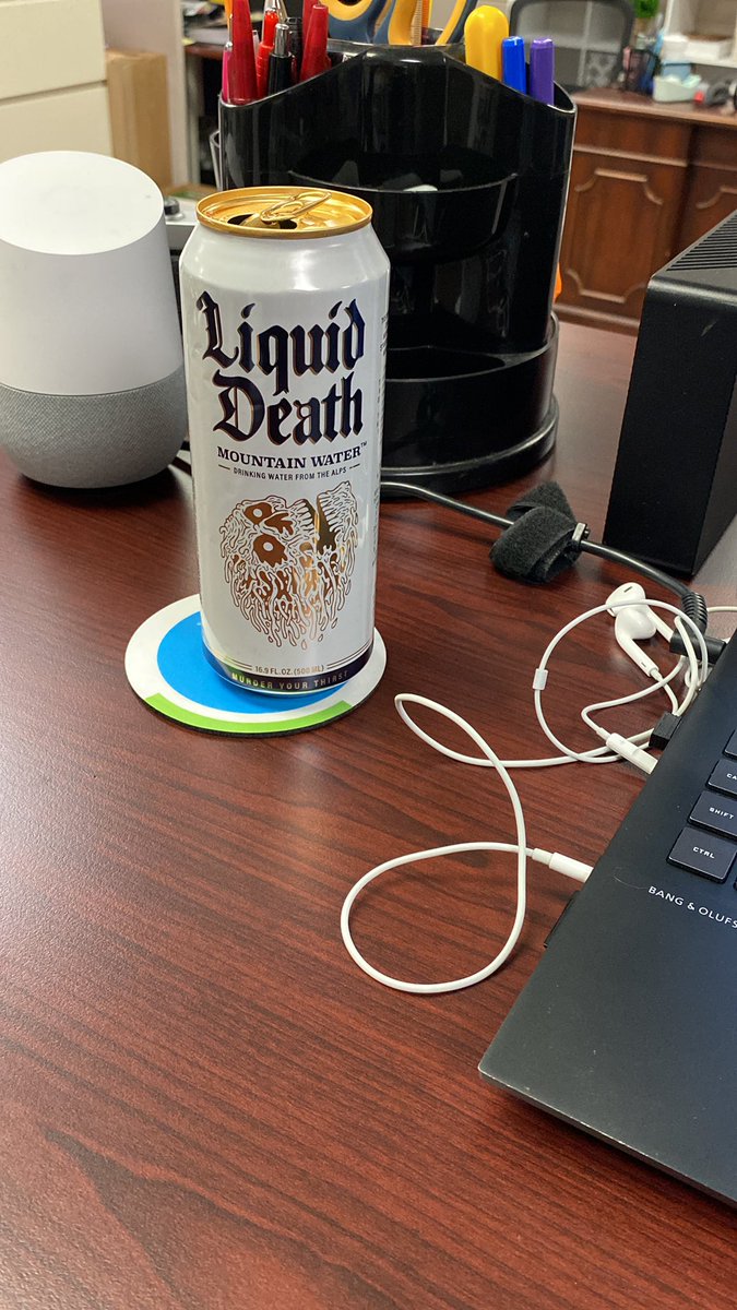 JRLuna9's tweet photo. @ofthedead209 Same. A coworker thought it was Miller lite lol https://t.co/tJSTUK9R54