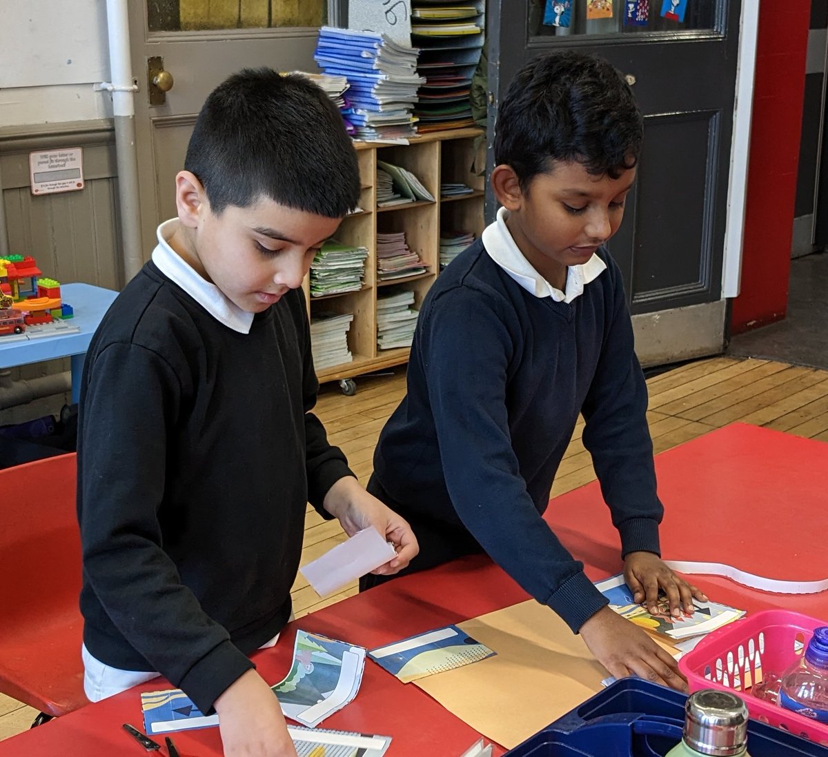 P3LorneStreet's tweet photo. We enjoyed learning about the water cycle as part of our mini topic 'Our World' with Glasgow Science Centre. ππ§οΈ #watercycle #glasgowsciencecentre
#blazerfresh @LorneStreetPS @gsc1 @TheBothyGSC https://t.co/2s9Drqdu61