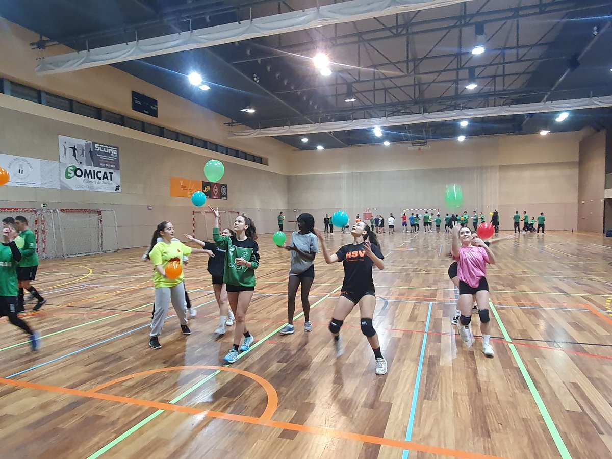 InsercorU's tweet photo. 📢📢📢 eventos !!!

Una semana mas seguimos con  #comparteam y visitamos al @rapidcornella en sus instalaciones. 

Entreno súper divertidisimo donde todos disfrutaron y aprendieron valores. https://t.co/qa70nJjPmr