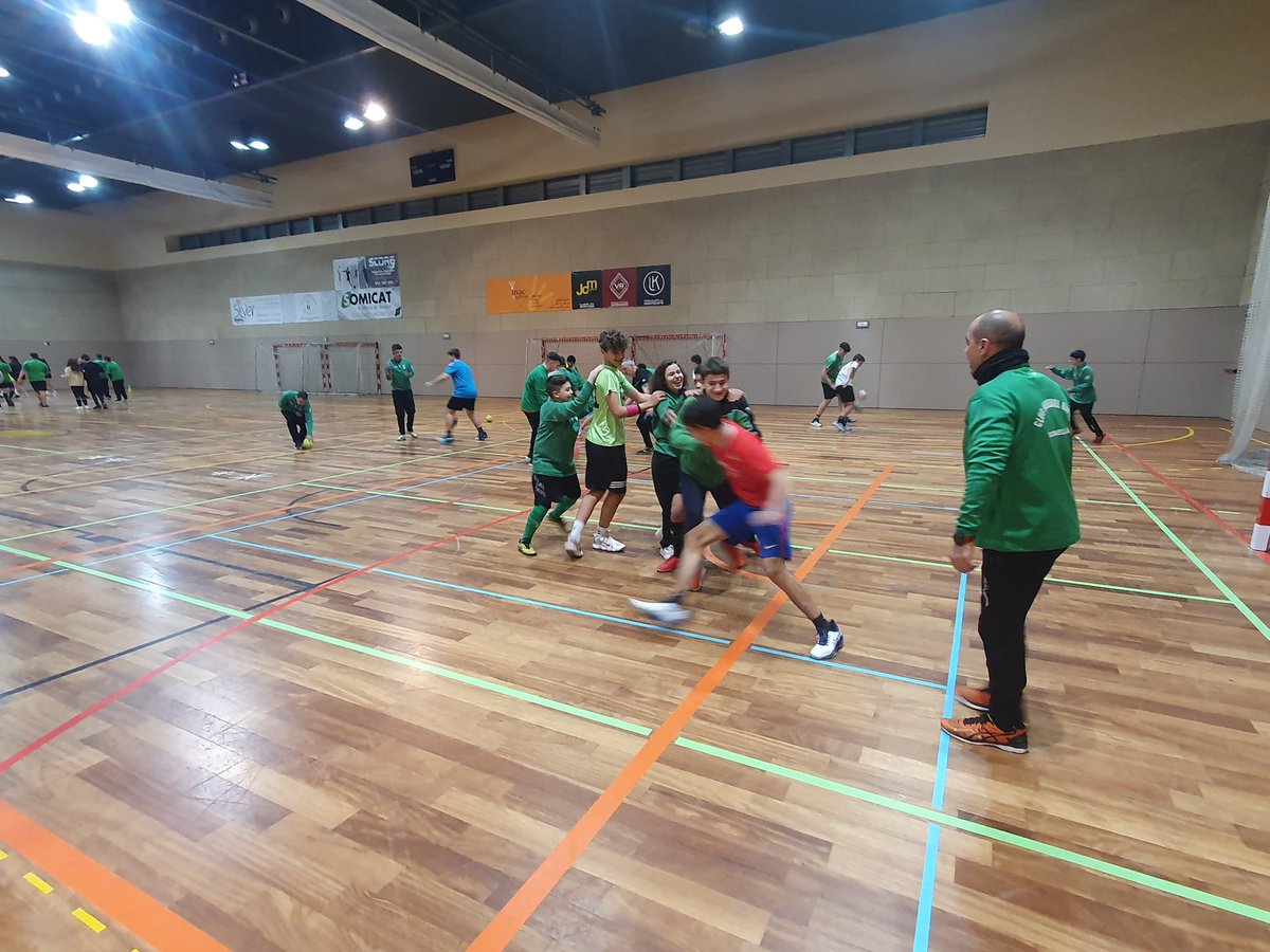 InsercorU's tweet photo. 📢📢📢 eventos !!!

Una semana mas seguimos con  #comparteam y visitamos al @rapidcornella en sus instalaciones. 

Entreno súper divertidisimo donde todos disfrutaron y aprendieron valores. https://t.co/qa70nJjPmr