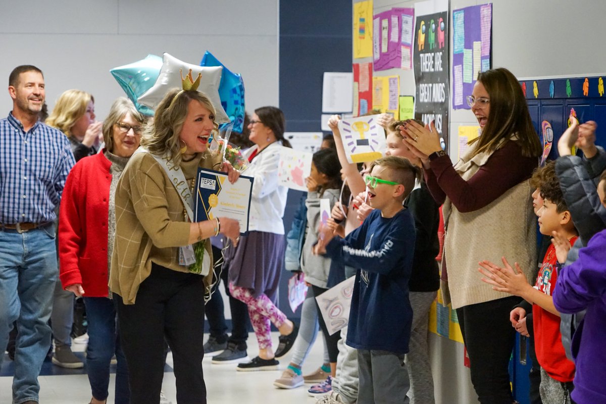 FrenshipISD's tweet photo. Look at those smiles!

@BennettFISD Assistant Principal Kimberly Moore was named TEPSA's Region 17 Assistant Principal of the Year! Now, she’s in the running for the AP of the Year for TX! We are so excited to celebrate Mrs. Moore &amp; her award. We are so proud of you! https://t.co/rDbxOgpPpW