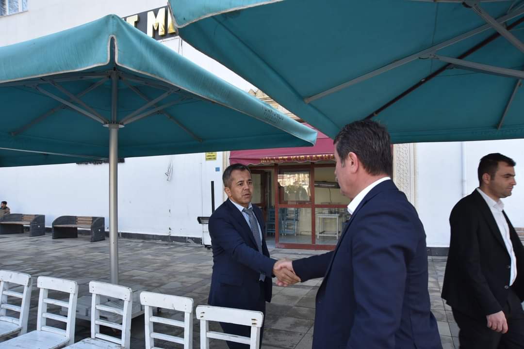 Büyükşehir Belediye Başkanımız Hayrettin GÜNGÖR ile Bunsuzlular Eğitim Kültür Yardımlaşma ve Dayanışma Derneği Başkanı Cemil Canik ve Yönetim Kurulu Üyelerinin Regaip kandili dolayısıyla düzenlemiş olduğu Şehitlerimiz için dua ve helva ikramı programına katıldık.