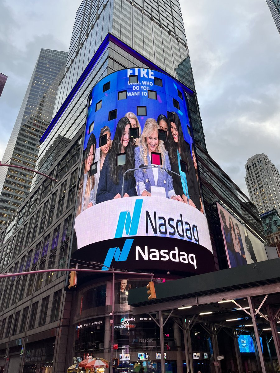 I had the amazing honor of joining @Etregirls today for the @NasdaqExchange #closingceremony!!! In honor of National Mentoring Month and @illanaRaia, I’d like to say thank you to all mentors! We’re so lucky to have you and I definitely am forever grateful to my amazing mentors