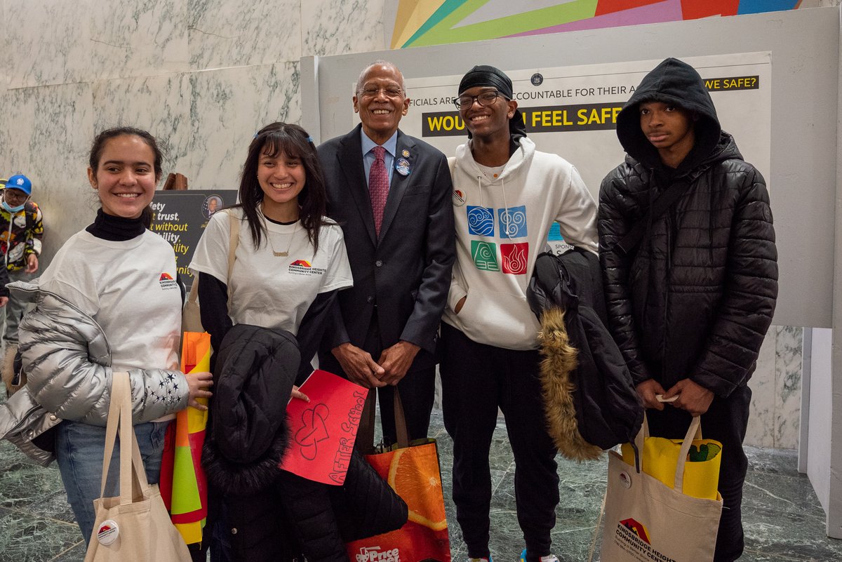 khccnyc's tweet photo. @SenatorRJackson Thank you for meeting with #KHCCyouth during #AfterSchoolAdvocacyDay organized by @NYSYouthSuccess. https://t.co/yc72YuX4ms