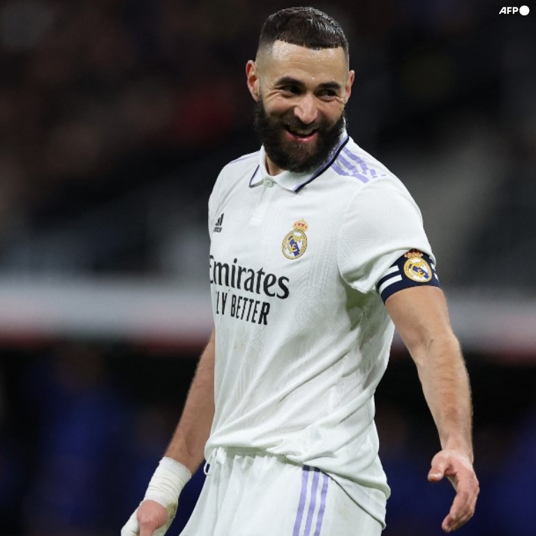 InvictosSomos's tweet photo. ¿Quedar fuera del Mundial le va a pesar? Pues Karim Benzema lleva ¡¡7 GOLES!! en 7 partidos desde que finalizó Qatar 2022. KB9 no deja de romperla con el Real Madrid. El actual BALÓN DE ORO. https://t.co/wGs5cOtEIu