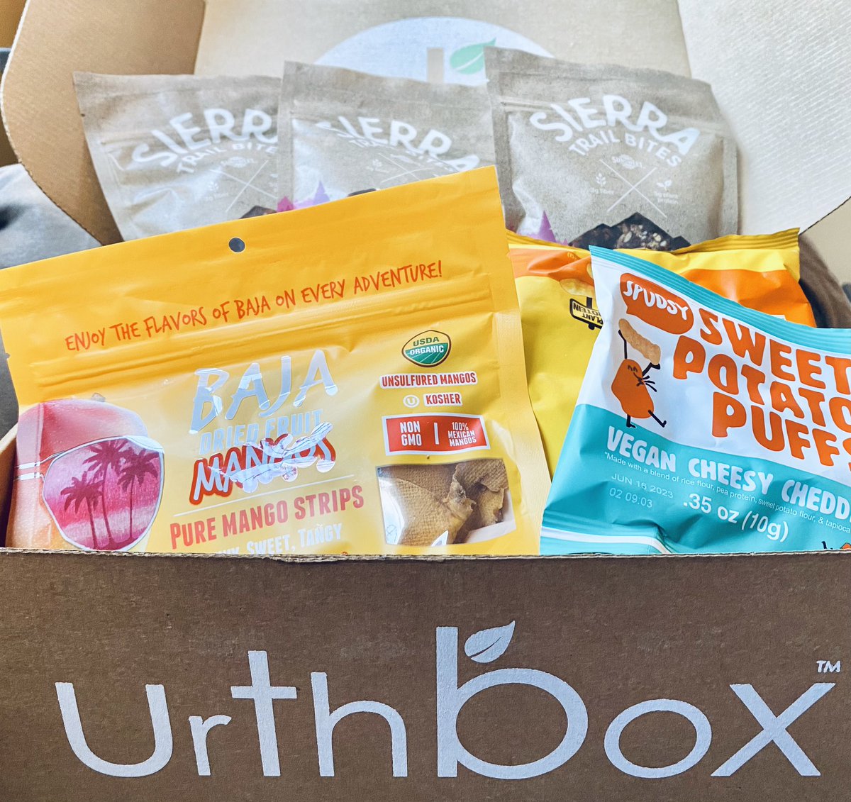 HaveToCookToEat's tweet image. Time for another @UrthBox #unboxing! 
#UrthBox #UrthApproved #UrthBoxPartner #snacking #healthysnacking #heathly #weightloss  #foodie #foodblogger #blogger #fyp #foryourpage #healthychoice #momblogger #foryou #healthyfood #couponcode #USAfood #subscriptionbox #gitsforfoodies