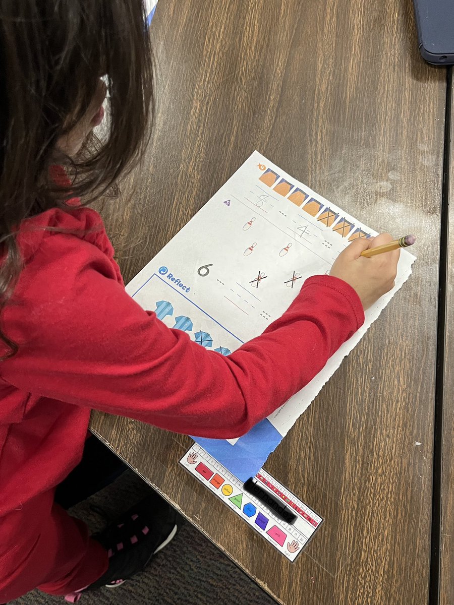 Kindergartners <a href="/Lakeside_Lions/">Lakeside Elementary</a> used pictures to solve subtraction problems with <a href="/kindyteach4/">Casey Rojas</a>. Ss used turn and talk to share their thinking with a partner. Keep talking and growing! #WarrenWill <a href="/msdwarren/">MSD of Warren Township</a>