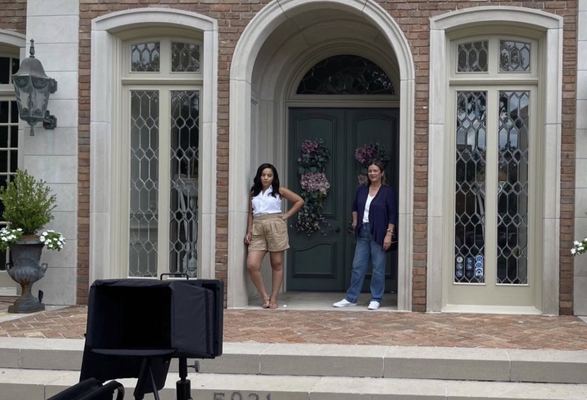 lizcriolla's tweet image. #ThrowbackThursday to that time I was hanging out with @BiancaLawson on the set of #QueenSugar😊
📷: @shazbennett 👑