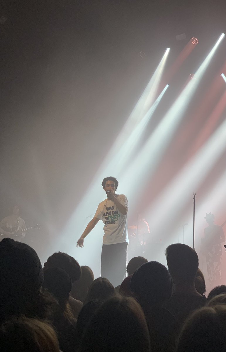 germajans's tweet image. Wat een positieve flow van rapper Loyle Carner &amp;amp; voorprogramma Kofi Stone in A.B. #wearealive