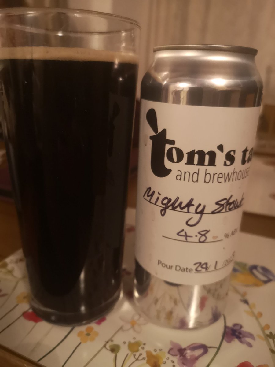 geordiemanc70's tweet photo. The @tomstapandbrew subscription box conveniently arrived just before we set of for #Jockfest weekend in Hawkshead.
So after two hours in a Robbie's pub.... https://t.co/YqF3W23doU