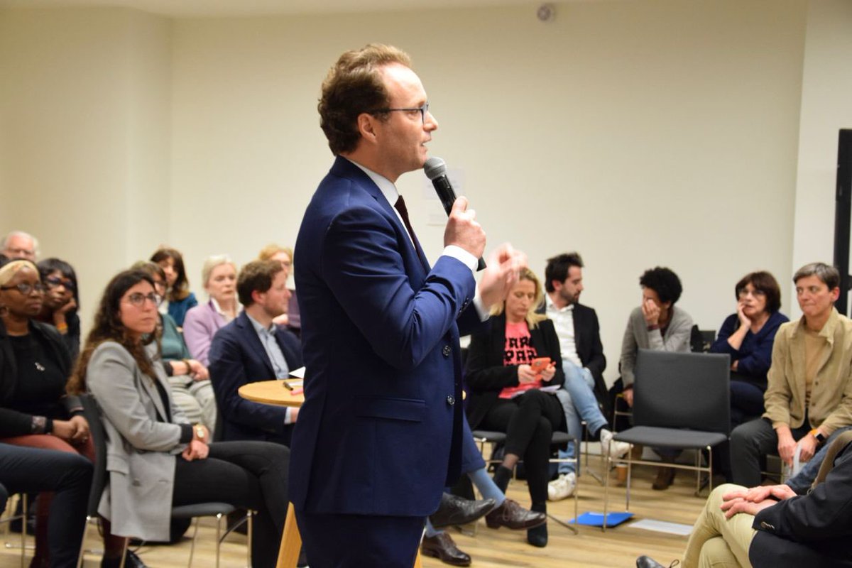 CarolineYADAN's tweet photo. Auprès des 350 militants parisiens, venus échanger sur l'élection de l'Assemblée départamentale de Renaissance qui se tiendra samedi &amp; dimanche.  

Un beau moment de démocratie interne ! 

Ensemble, avec @SylvainMaillard, pour #REenchanter Paris ! https://t.co/bmCOVCSHcC