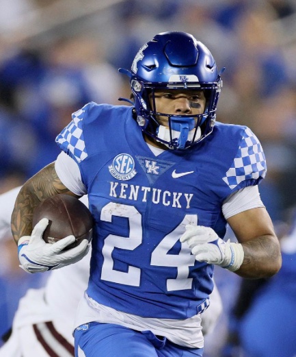 After a great call with <a href="/OL_Coach_Yenser/">Zach Yenser</a> I’m excited and honored to have received an offer to play for the University of Kentucky!
<a href="/UKFootball/">Kentucky Football</a> <a href="/CoachLeggett78/">Coach Leggett</a> <a href="/coach_carter77/">Aubrey Carter</a> <a href="/MarvinRidgeFB/">Marvin Ridge Football</a> <a href="/finisholacademy/">FinishOLAcademy</a> <a href="/BBN/">Kentucky #BBN</a> @UKStoopsTroops <a href="/Drake_Jackson52/">Drake Jackson</a>