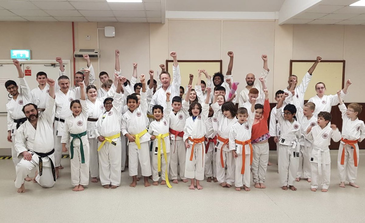 KarateUK's tweet photo. It’s a ‘Clubswap.’ Sensei Gary changed clubs with Sensei Sarah and so the Enfield and Barnet Clubs faced different instructors for the evening. Looks like everyone had a good time! #Enfield #Barnet #Copthall #Shotokan #Karate https://t.co/QsTq8qCv0Q