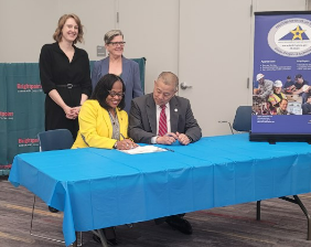 VDOE and @VirginiaDOLI signed an agreement today creating a registered teacher apprentice program in the commonwealth. This initiative expands the new teacher pipeline and supports @GovernorVA's executive directive to address teacher shortages in Virginia.