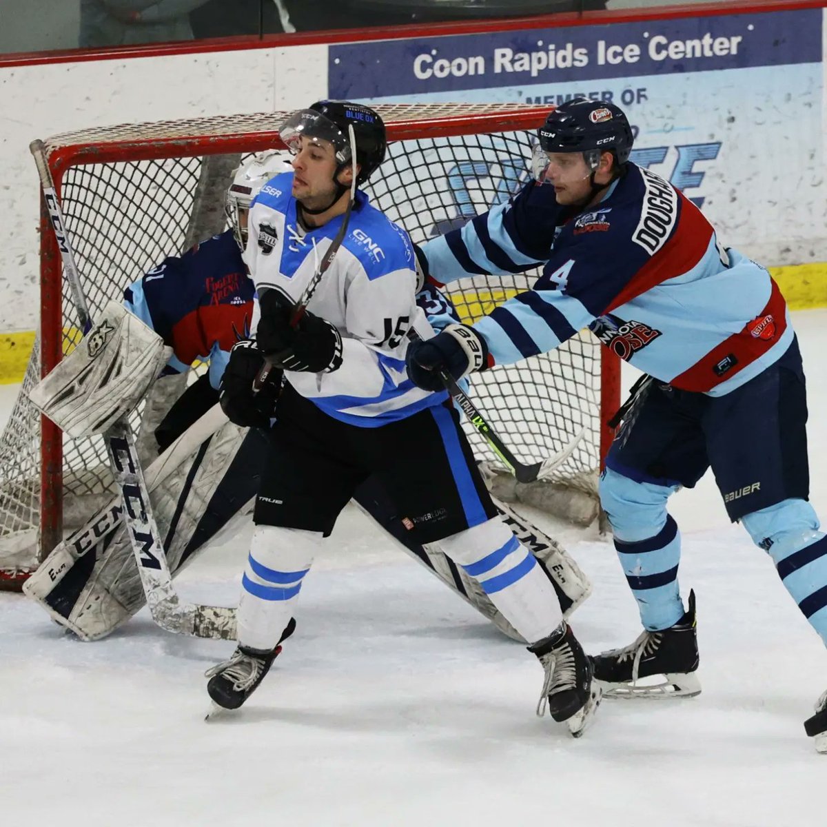The_DanKShow's tweet image. The @MnBlueOxUSPHL won the first ever #BattleForTheAxe, but will they be able to turn that into two straight? Will the @MNMooseHockey go #AntlersUp? Tomorrow night the Blue Ox look to defend the trophy against the visiting Bro Bronasson and his fightin' Moose. @USPHL