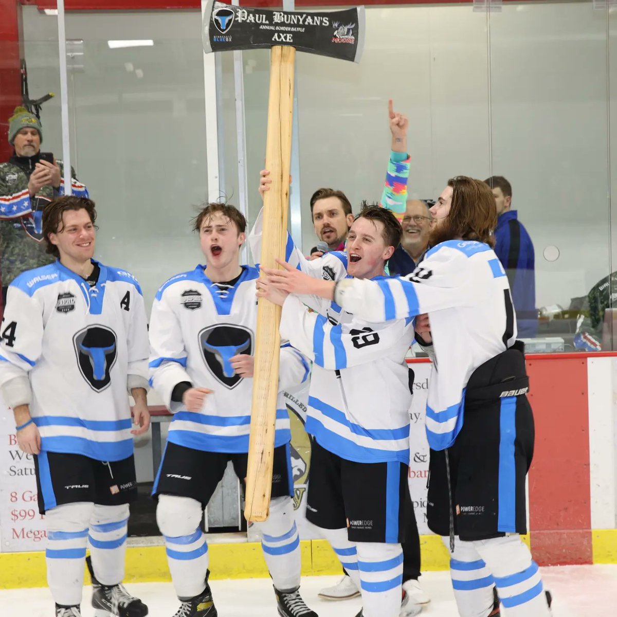 The_DanKShow's tweet image. The @MnBlueOxUSPHL won the first ever #BattleForTheAxe, but will they be able to turn that into two straight? Will the @MNMooseHockey go #AntlersUp? Tomorrow night the Blue Ox look to defend the trophy against the visiting Bro Bronasson and his fightin' Moose. @USPHL