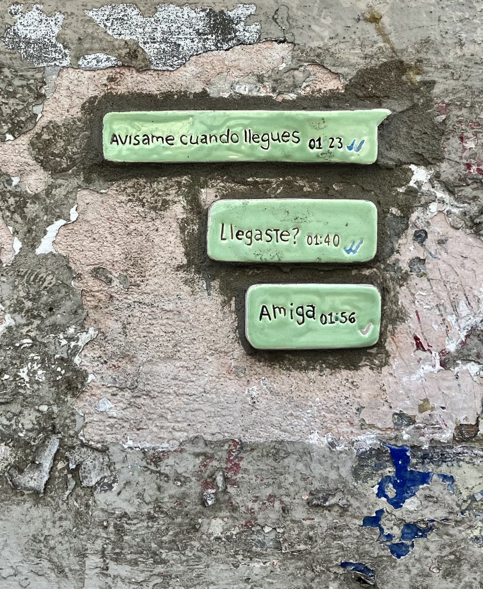 En fachada de Montevideo 21, Ciudad de Buenos Aires.