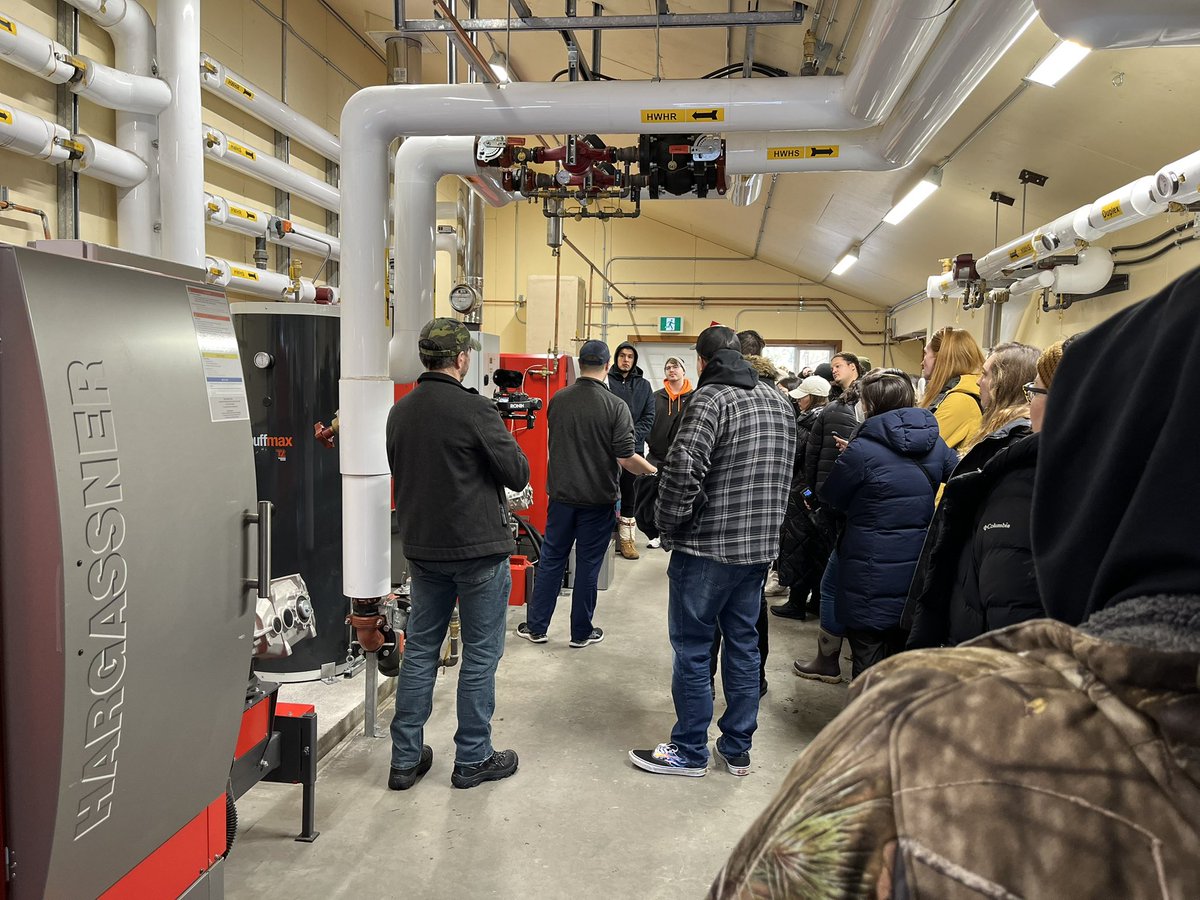 IndigClnEnergy's tweet photo. This afternoon, youth participants had the opportunity to tour Teslin’s Biomass Facilities and learn how the energy is used throughout the community. Thank you @guntabusiness for sharing your knowledge and experience with the cohort today!
#indigenouscleanenergy #generationpower https://t.co/bCV3XYuxWy