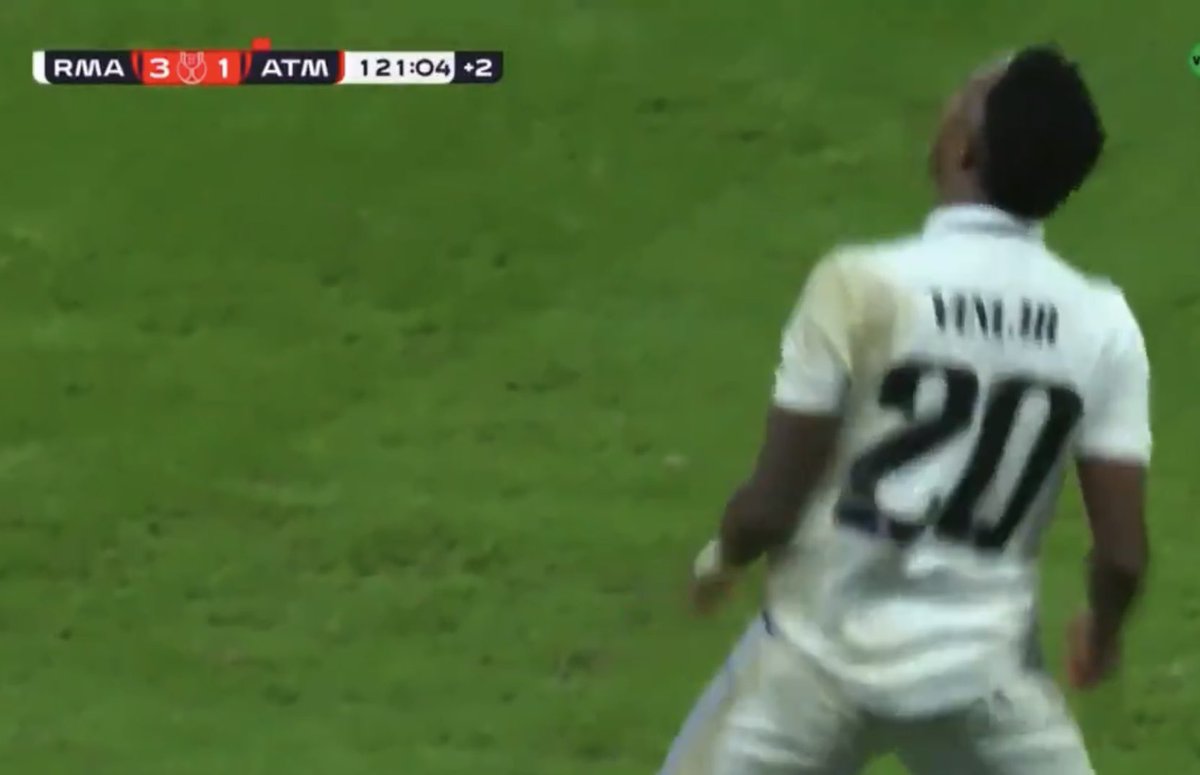 Lo de esta mañana LAMENTABLE.

La celebración del provocador Vinicius hacia la afición de At. Madrid con gestos obscenos es tb LAMENTABLE y SANCIONABLE