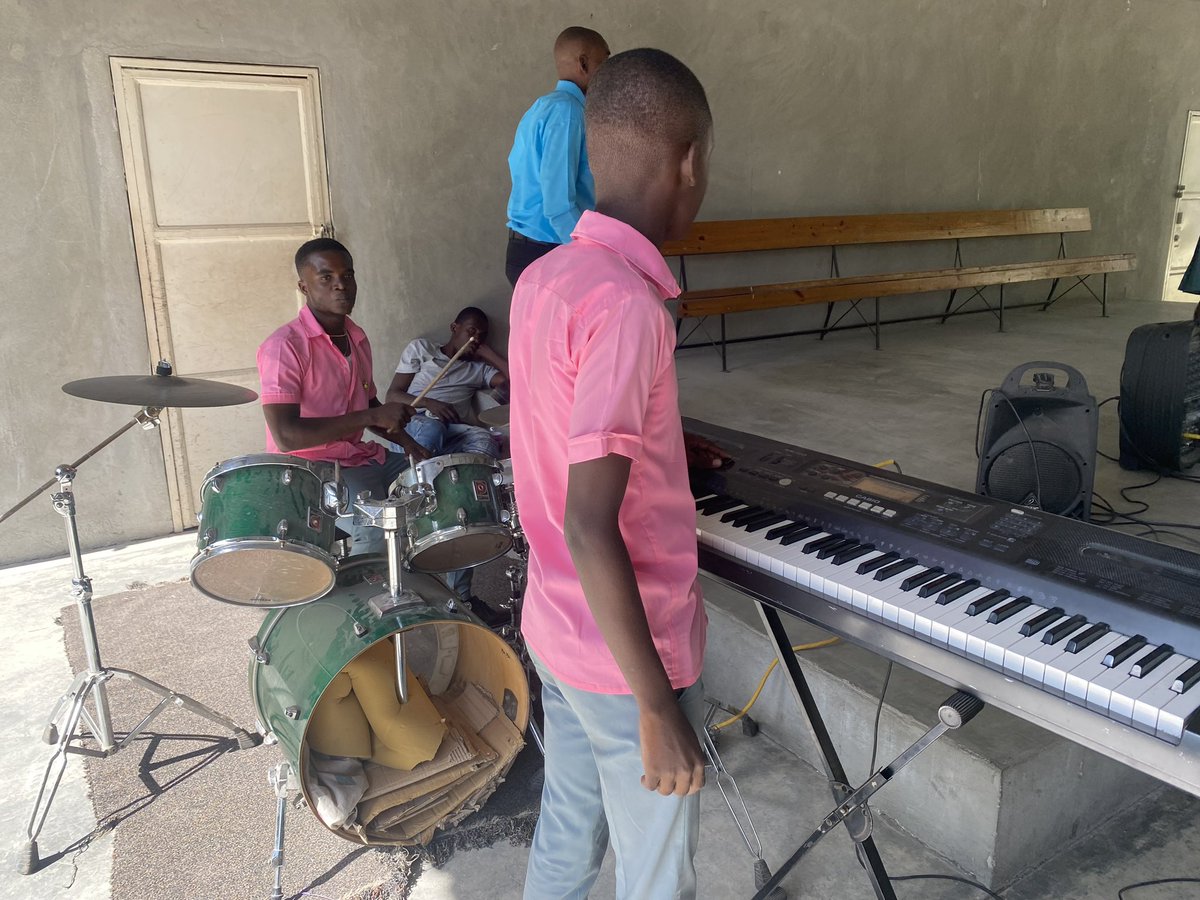 newmissions's tweet photo. Don’t you wish you were in the middle of this high school chapel service? Greetings from Signeau, Haiti. A new generation of Christian leaders are on the rise! Hope in God changes everything. https://t.co/MennB4kZFf