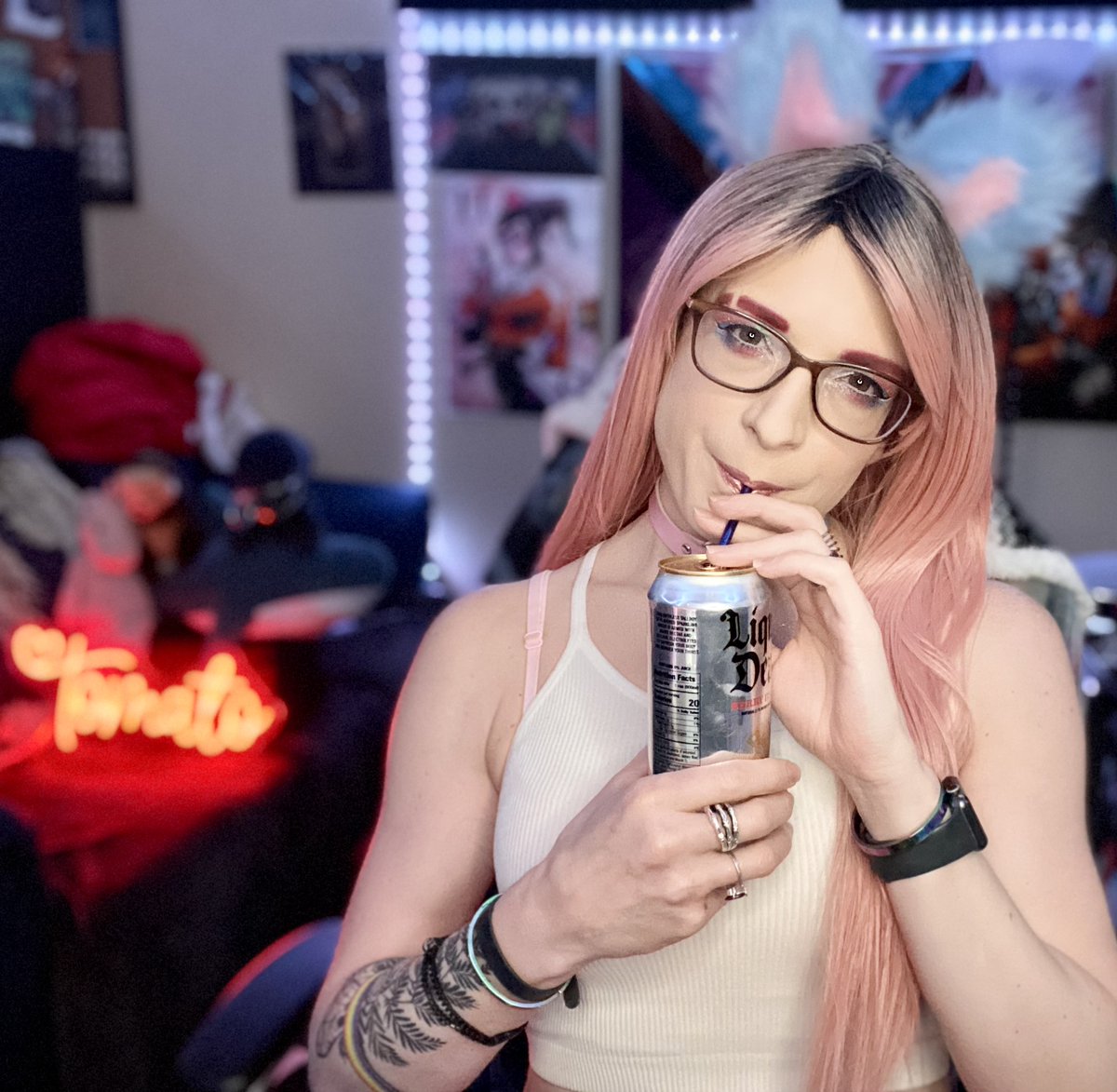 AliTheTomatoxo's tweet photo. Link in comments!

Thirrrsty Thursday ;) come help me stay hydrated while I play Returnal ;) ;)  #Peer2Peer #TransGirlGaming #ThirstyThursday #TwitchAffiliate #LiquidDeath #Returnal #GirlGamer #TwitchStreamer #TransIsBeautiful https://t.co/nbqjtPLuFP